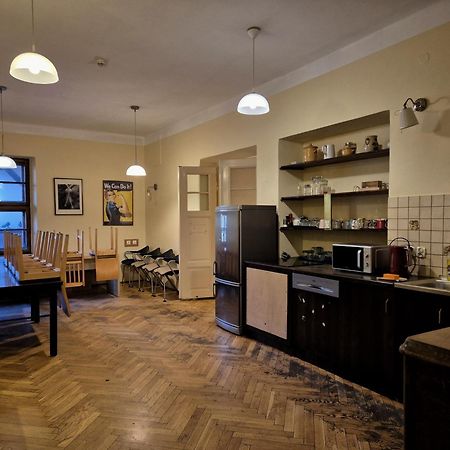 50 People Apartment Cracovia Esterno foto