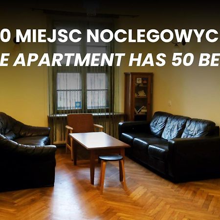 50 People Apartment Cracovia Esterno foto