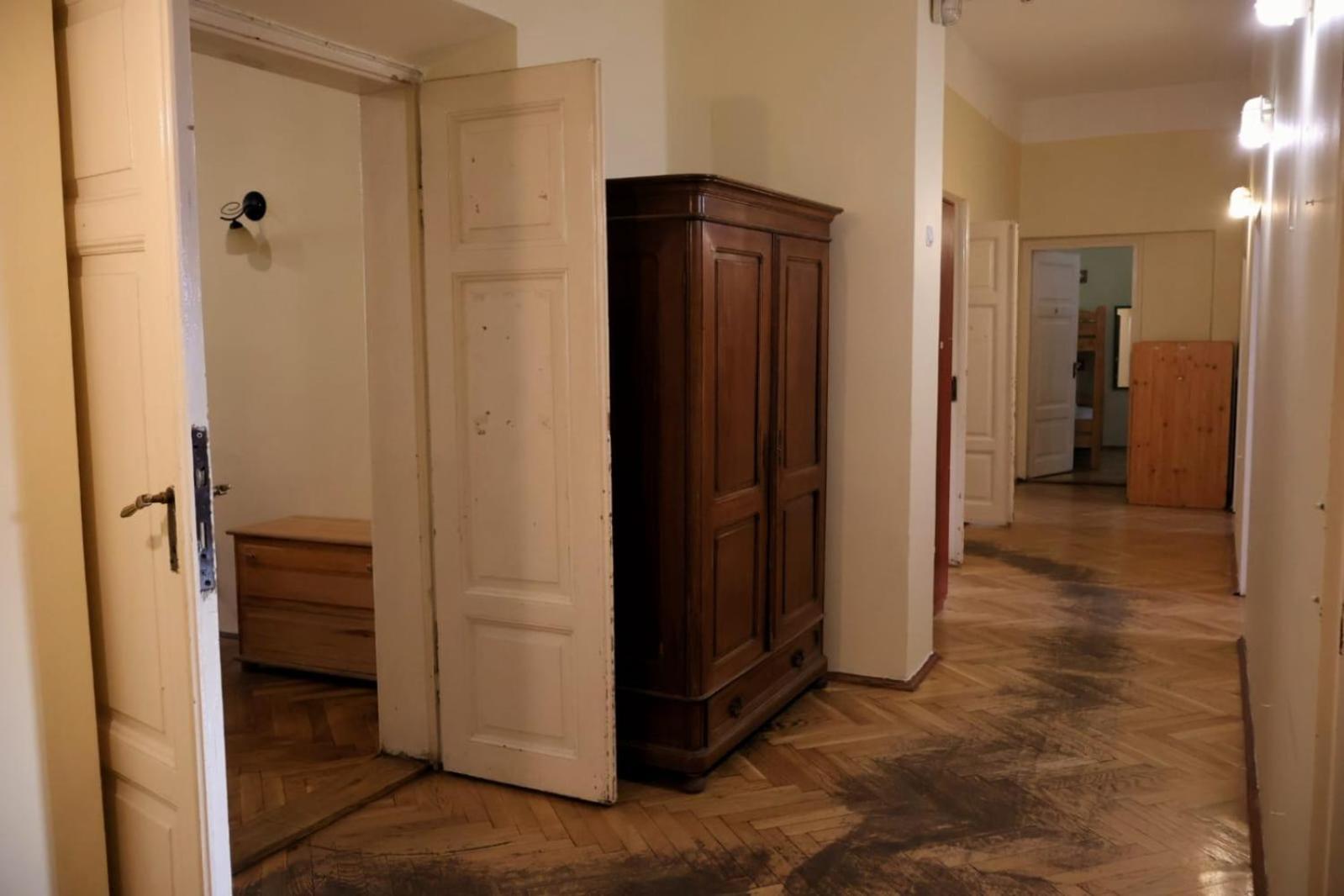 50 People Apartment Cracovia Esterno foto